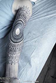Klasisks van Goga tetovējums uz rokas