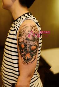 I-European and American style arm tattoo izithombe