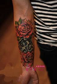 Foto dị na Rose Arm Fashion Tattoo