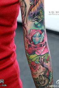 Wunderschönes Trend Diamond Rose Tattoo Muster