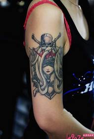 Fotografitë e tatuazheve krah krahut Duza @Thikoni një fotografi tatuazhesh krijuese krijuese të varur të vogël, 23596 @ fotografi tatuazh i krahut të luleve të krahut bukuroshe
