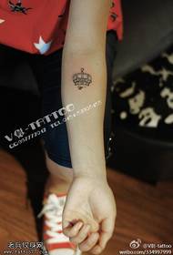 Fresh and simple crown tattoo pattern