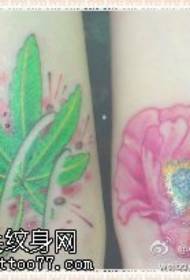 Cor brilhante folha e flor padrão de tatuagem