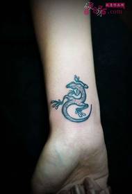 3D obrázek tetování paže malé gecko