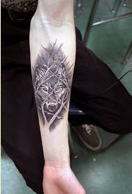 A stylish arm personality wolf tattoo pattern picture