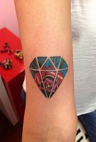 Препорачајте слика за шема на тетоважи со дијамант за рака