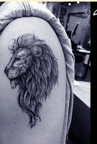Fashion arm personality lion head tattoo pattern picture