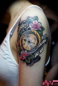 花と懐中時計の創造的な腕のタトゥー画像