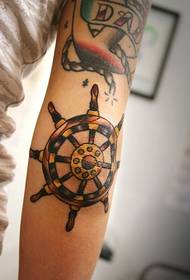 Slika ruke slika šarm tetovaža vodenog kotača