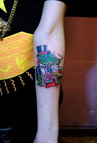 Personality crocodile arm tattoo picture