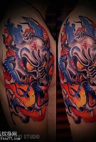 Arm farge drage tatovering illustrasjon