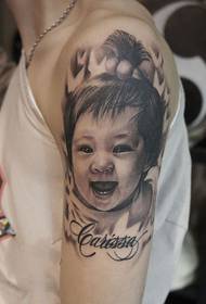 Guttearm søt baby portrett tatoveringsbilde