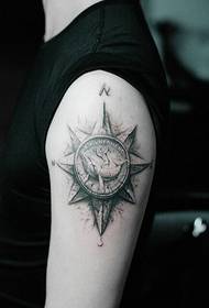 Personības rokas kompass totem saules tetovējuma modeļa attēls