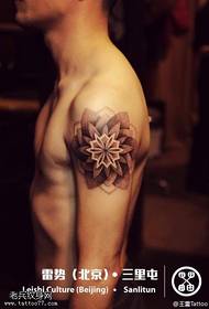 Dominerende symbol tatoveringsmønster