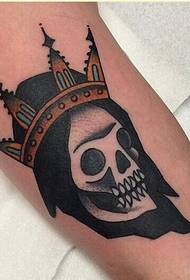 Et tatoveringsmønster med en armskalle tatoveret anbefalet billede