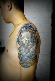 Pojat käsivarret hallitsevat leijona käsivarsi tatuointi kuvia