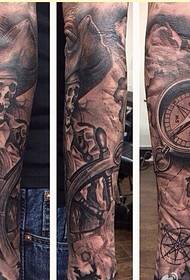 Imagen recomendada del patrón de tatuaje pirata del brazo de personalidad