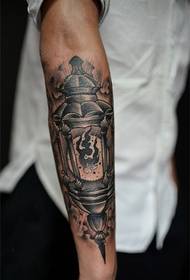 Retro European and American oil lamp arm tattoo pictures