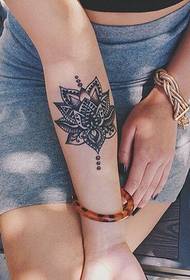 Fashionable female arm good looking vanity tattoo pattern picture