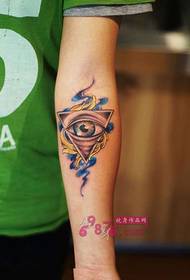 Tatuaje creativo para todo el ojo, brazo y ojo