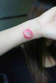 Мода слики за тетоважа при рака