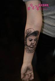 Creative baba portret arm tattoo foto