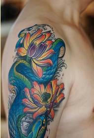 Modo personeco brako bela lotuso serpenta tatuaje ŝablono por ĝui la bildon