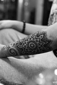 Patrón de tatuaxe de símbolos de flores da dalia