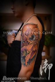 Slika tetovaže sove na rukama