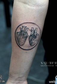 Patrón de tatuaje de corazón de imagen vívida