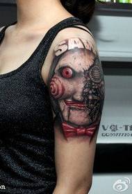 Pola tato setengah wajah menakutkan yang menakutkan