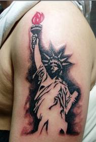 Modes statuja Brīvības Arm tetovējums attēls