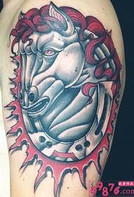 Rzeźba konia tatuaż alternatywny obraz ramienia