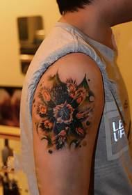 Man arm domineering wolf spider tattoo picture