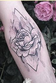 Personality fashion arm beautiful rose tattoo picture to enjoy pictures