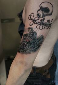 პიროვნების მოტოციკლი squat arm tattoo tattoo სურათი