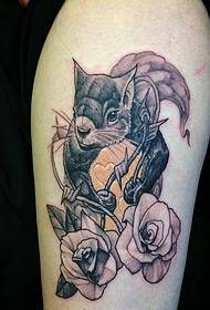 Personality arm fashion good looking mouse rose tattoo picture