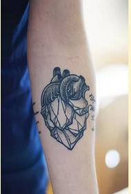Beautiful fashion arm personality heart tattoo pattern picture