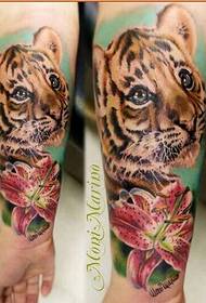 Persoonlikheid arm mode kleur tiger tatoo patroon aanbeveel foto