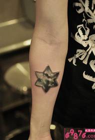 Geometrinis Harajuku žvaigždės rankos tatuiruotės paveikslas