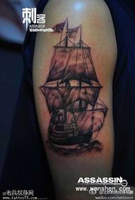Magnificu mudellu di tatuaggio di vela