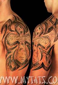 Tetovēšanas mākslinieces Lūsijas vīrieša rokas tetovējuma šedevrs