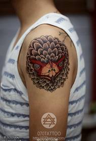Shoulder stab black red eagle head tattoo pattern