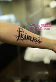 Arte fuente inglés brazo tatuaje foto