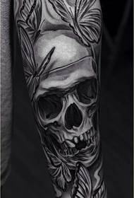 Arm personality black and white skull tattoo pattern