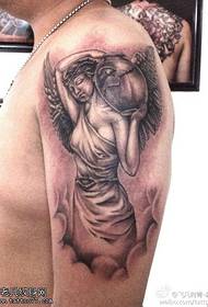 手臂天使纹身图片