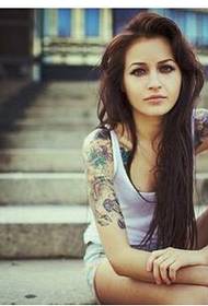 Gyönyörű és gyönyörű nők külföldön, kar személyiség tetoválás képek