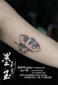 Arm olifant tattoo patroon