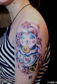 Arm color lucky cat tattoo pattern