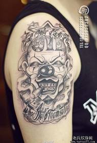 Arm melni pelēks klauna tetovējuma attēls